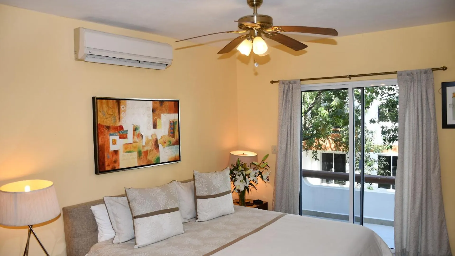 Casa Sol 3 & 4 Bedroom Villa With Swimming Pool Close To The Beach Playa del Carmen Mexico