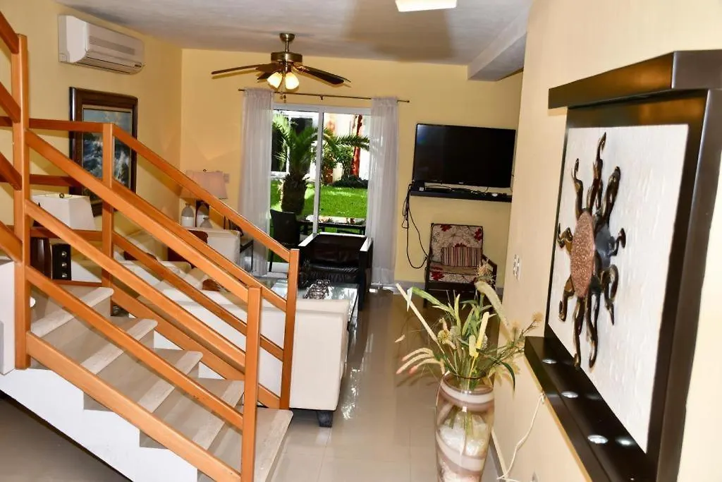 Casa Sol 3 & 4 Bedroom Villa With Swimming Pool Close To The Beach Playa del Carmen Mexico