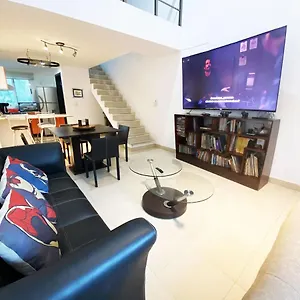  Сasa de vacaciones Geek-chic Townhouse